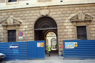 Puerta de calle Alcazabilla